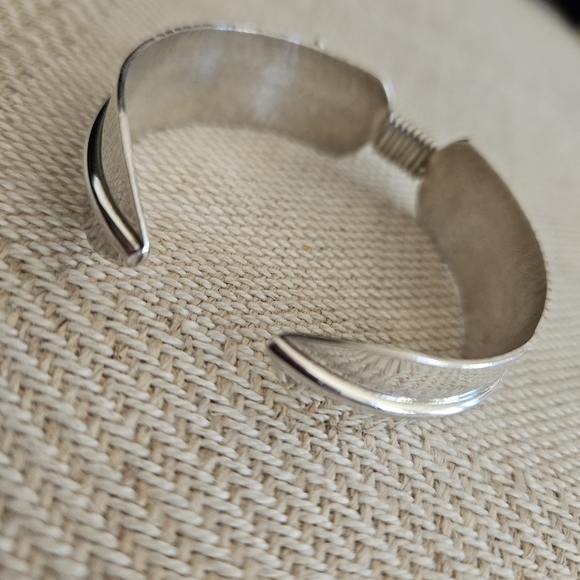 Douglas Etsitty Sterling Feather Cuff Bracelet Navajo Native American Signed - Picture 10 of 16